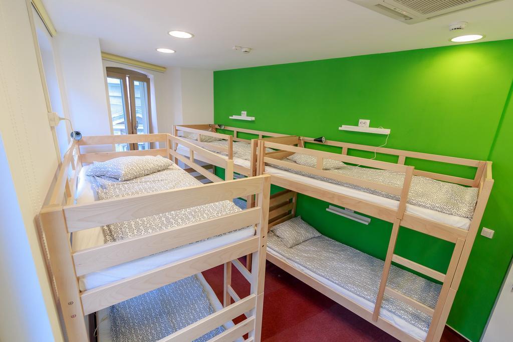 Pura Vida Sky Bar & Hostel Bucarest Habitación foto